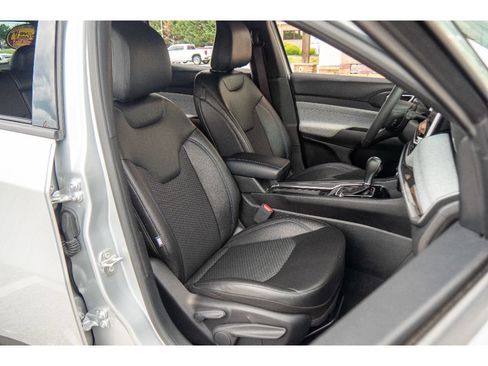 Used 2025 Jeep Compass Latitude AWD/4WD image 15
