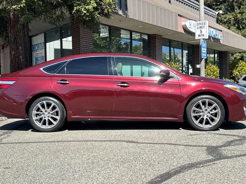 Used 2014 Toyota Avalon XLE Touring FWD image 3