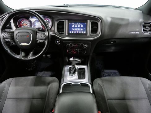Used 2019 Dodge Charger SXT image 11