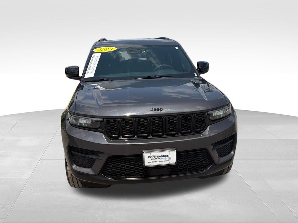 Used 2023 Jeep Grand Cherokee Altitude AWD/4WD image 8