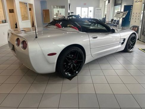 Used 2001 Chevrolet Corvette Convertible w/ Preferred Equipment Group2 RWD image 4