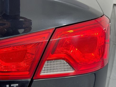 Used 2018 Chevrolet Impala LT image 31