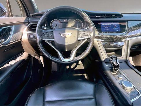 Used 2023 Cadillac XT6 Premium Luxury AWD/4WD image 5