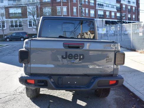 Used 2022 Jeep Gladiator Willys image 7