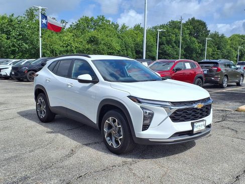 Used 2025 Chevrolet Trax LT w/ LT Convenience Package FWD image 20