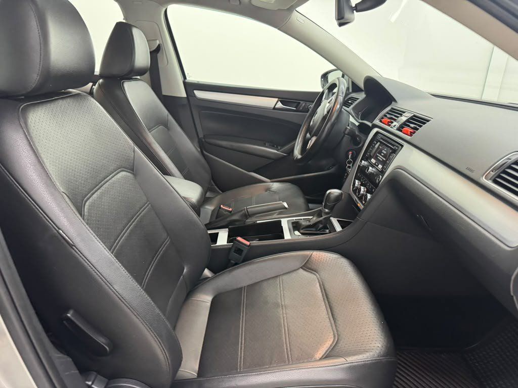 Used 2012 Volkswagen Passat 2.5 SE FWD image 18