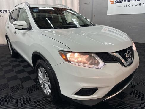 Used 2016 Nissan Rogue SV image 2