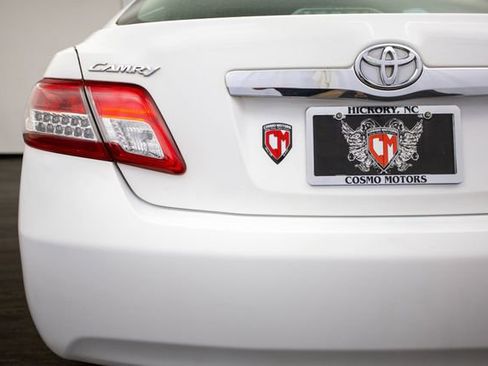 Used 2011 Toyota Camry XLE w/ XLE Extra-Value Pkg #2 image 38