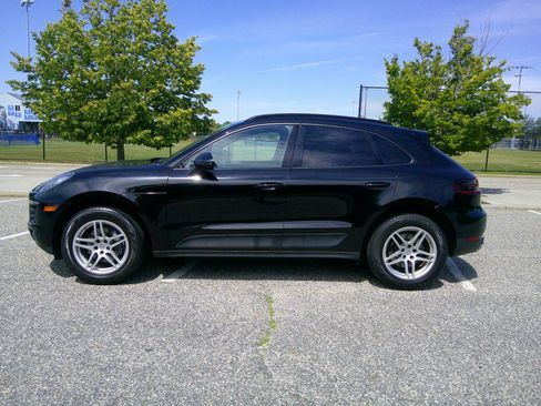 Used 2017 Porsche Macan AWD/4WD image 33