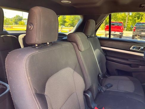 Used 2017 Ford Explorer XLT FWD image 31