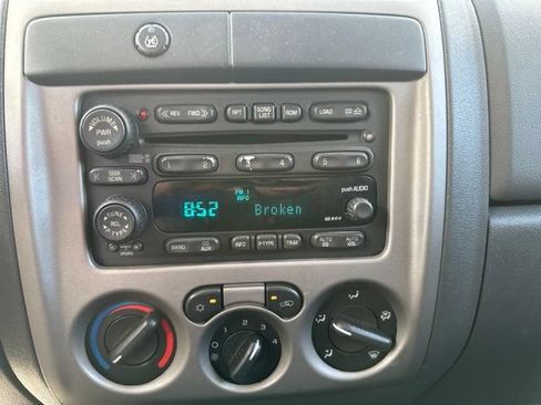 Used 2004 Chevrolet Colorado LS RWD image 14