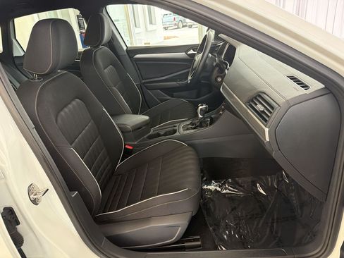 Certified 2024 Volkswagen Jetta Sport FWD image 28