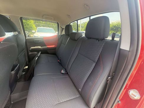 Used 2022 Toyota Tacoma SR5 RWD image 11