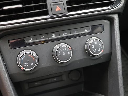 Used 2022 Volkswagen Taos SE image 23