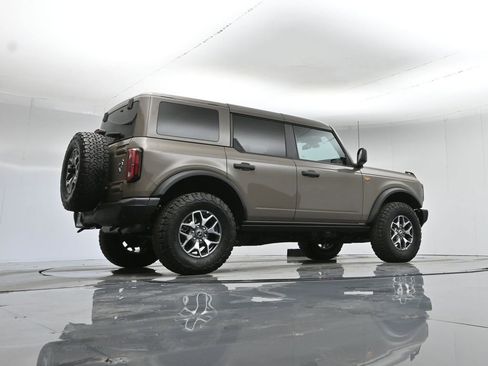 Used 2025 Ford Bronco Badlands image 51