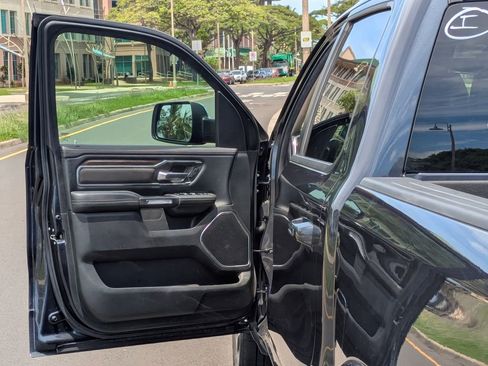 Used 2020 RAM 1500 Laramie RWD image 9