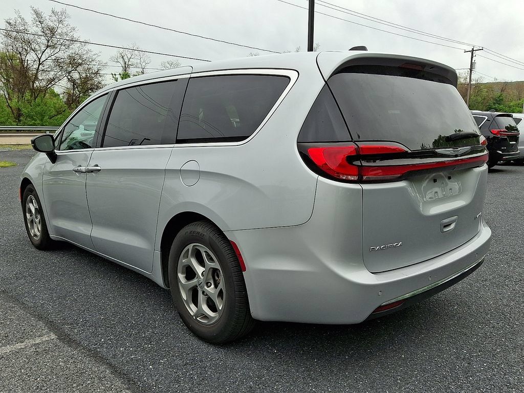 Used 2024 Chrysler Pacifica Limited FWD image 8