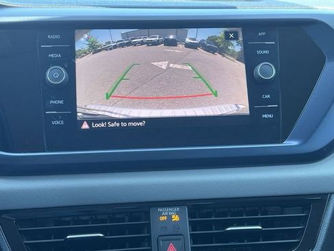 Used 2022 Volkswagen Taos SE FWD image 18