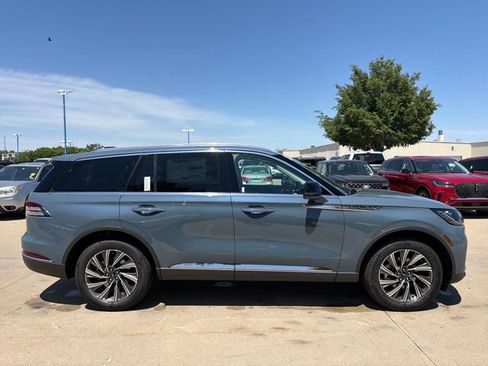 New 2026 Lincoln Aviator AWD image 4