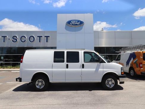 Used 2024 Chevrolet Express 2500 w/ Driver Convenience Package RWD image 15
