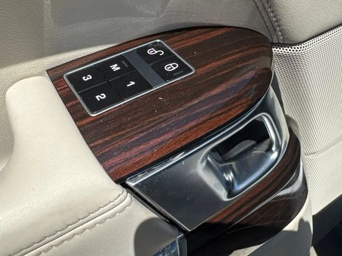 Used 2015 Land Rover Range Rover Supercharged AWD/4WD image 32