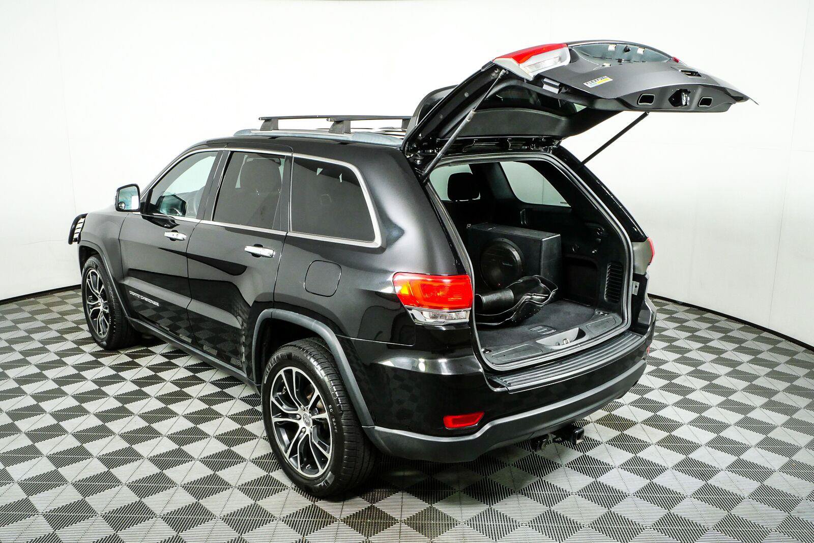 Used 2015 Jeep Grand Cherokee Laredo w/ Quick Order Package 23E RWD image 30