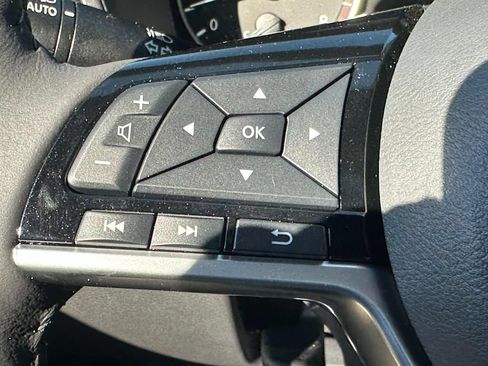 Used 2025 Nissan Altima 2.5 SL FWD image 12