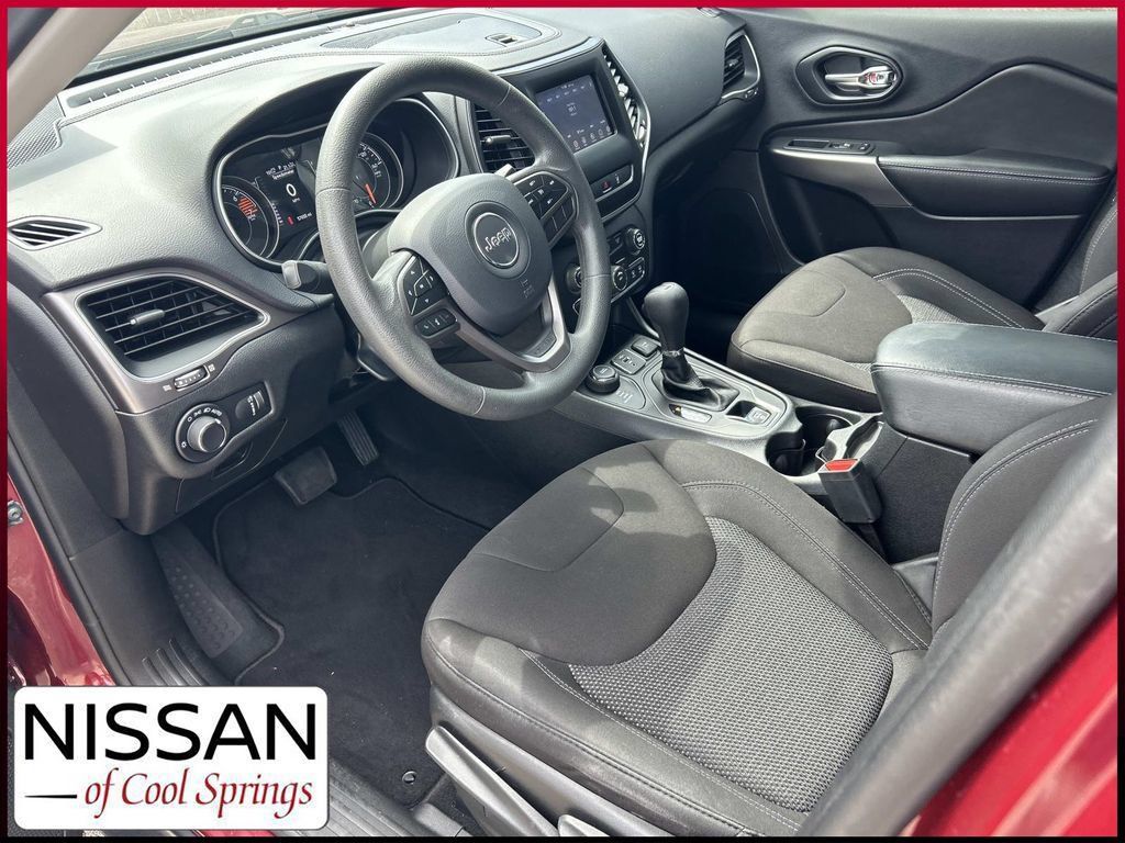 Used 2021 Jeep Cherokee Latitude AWD/4WD image 14