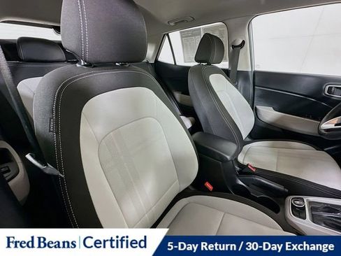 Certified 2023 Hyundai Venue SEL image 28