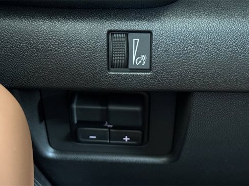 Used 2024 GMC Canyon AT4 w/ Canyon Safety Plus Package image 32