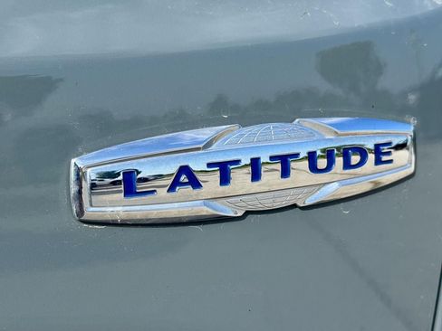 Used 2018 Jeep Renegade Latitude w/ Popular Equipment Group FWD image 9