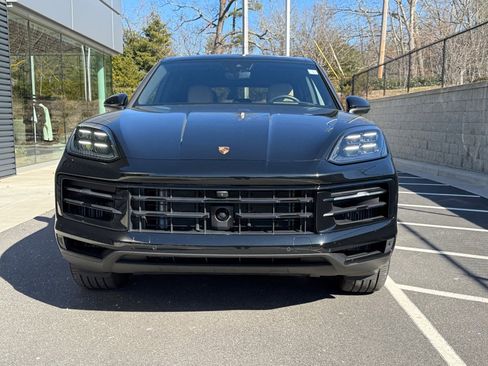 Certified 2025 Porsche Cayenne image 10