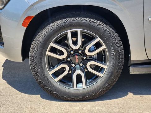 Used 2024 GMC Yukon AT4 w/ AT4 Premium Plus Package AWD/4WD image 10