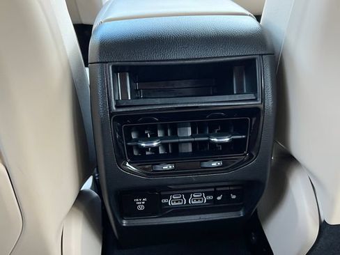 Used 2023 Jeep Grand Cherokee Limited AWD/4WD image 37