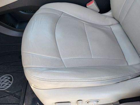 Used 2020 Buick Enclave Essence w/ Sound and Sites Package image 24