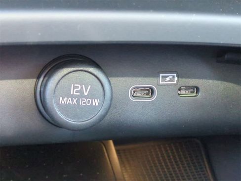 Used 2026 Volvo XC40 B5 Plus w/ Protection Package Premier image 31