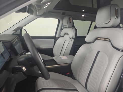 Used 2024 Rivian R1S Adventure AWD/4WD image 21