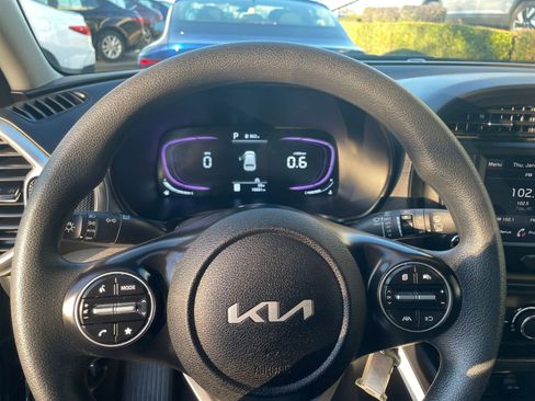 Used 2025 Kia Soul LX w/ LX Technology Package image 25