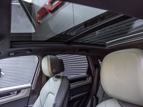 Certified 2024 Porsche Cayenne AWD/4WD image 16