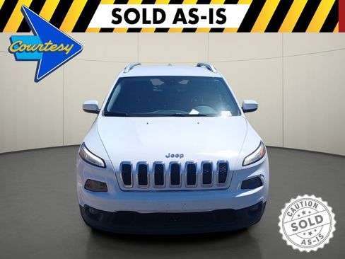 Used 2016 Jeep Cherokee Latitude FWD image 2