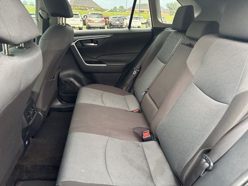 Used 2025 Toyota RAV4 XLE w/ Convenience Package FWD image 16