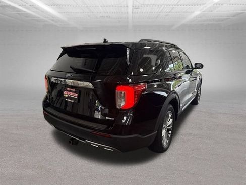 Used 2020 Ford Explorer XLT w/ Equipment Group 202A AWD/4WD image 28