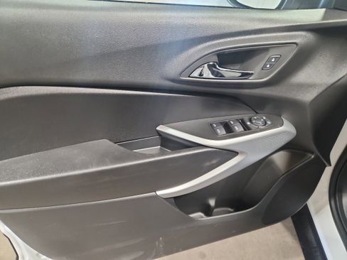 New 2025 Chevrolet Trax RS w/ Sunroof Package image 11