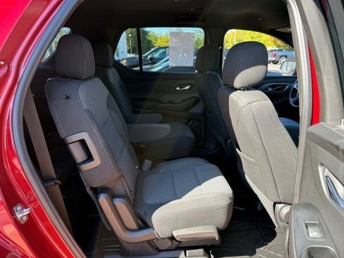Used 2023 Chevrolet Traverse LT image 20