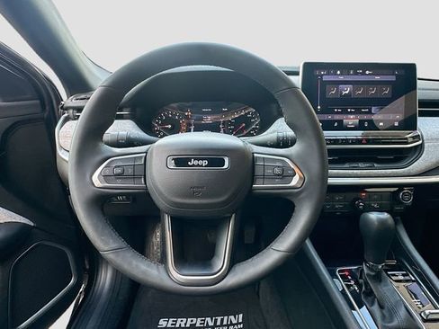 Used 2023 Jeep Compass Latitude image 12