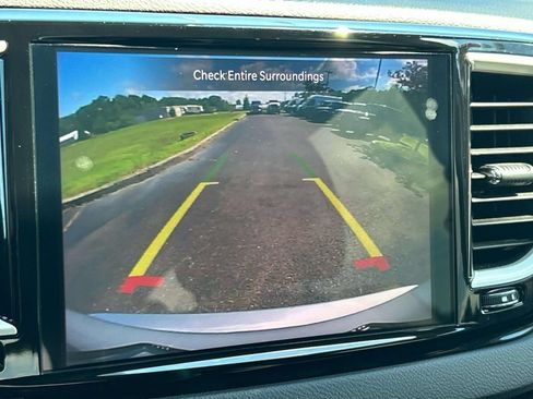Used 2024 Chrysler Pacifica Touring-L FWD image 35