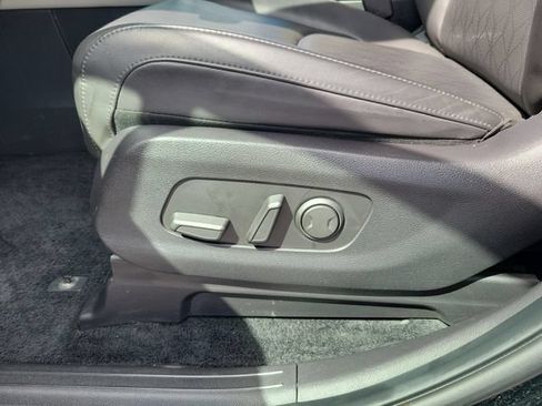 Certified 2024 Kia Carnival EX FWD image 15