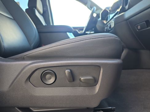 Used 2025 Chevrolet Silverado 1500 LTZ image 35