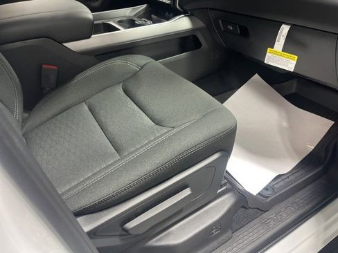 New 2026 RAM 1500 4x4 Crew Cab image 25