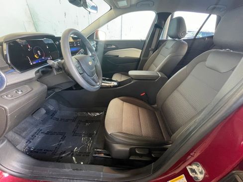 Used 2025 Chevrolet Trax LT image 25